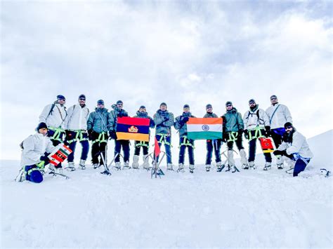 Jammu And Kashmir Indian Army Says A Team Of Mountaineers Of