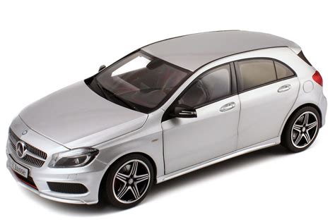 Mercedes Benz A Klasse W Sport Polar Silber Met Werbemodell