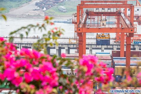 Fotoreportage Frachtumschlag Im Hafen Guoyuan Im S Dwesten Chinas