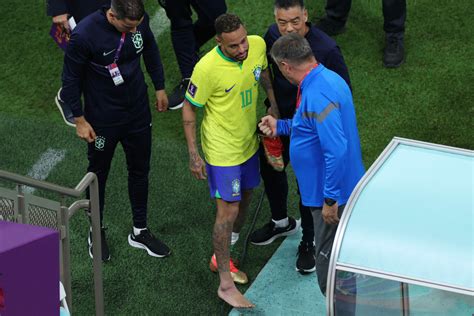 Richarlison Stars As Brazil Beat Serbia But Neymar Suffers Injury Scare