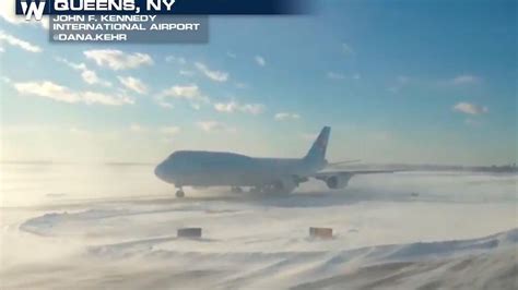 La Temp Te De Neige Aux Tats Unis Paralyse L A Roport Jfk New York