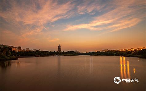 广西南宁夕阳染彩霞 水天一色入画来 天气图集 中国天气网