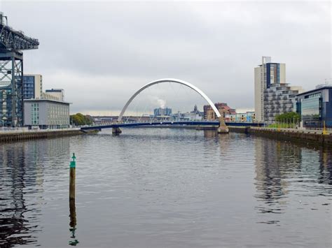 Premium Photo | River clyde in glasgow