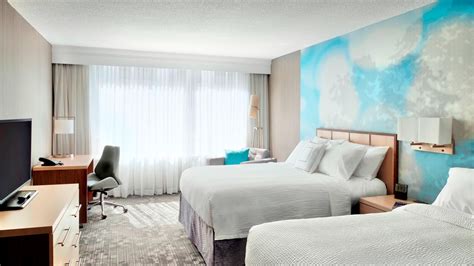 Spacious Hotel Rooms in Toronto, Ontario | Courtyard Toronto Downtown