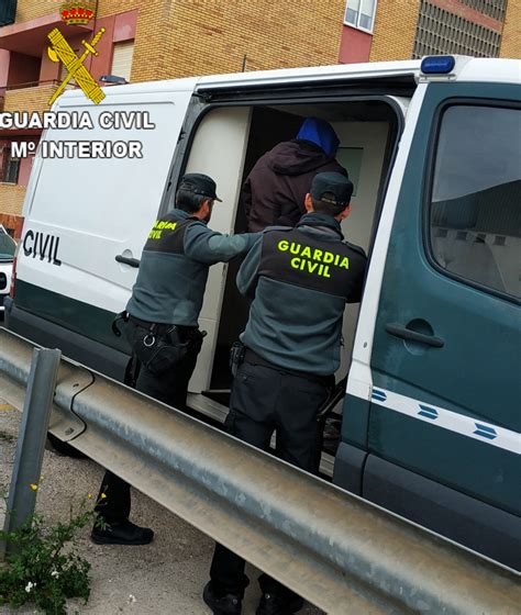 La Guardia Civil Detiene A Dos Personas Implicadas En 5 Robos En