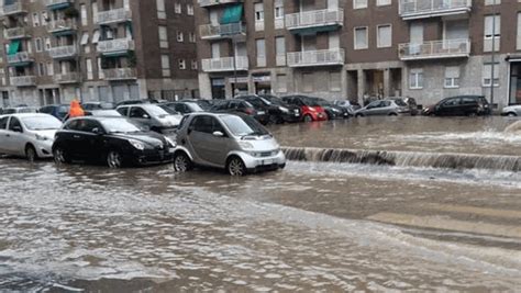 Maltempo A Milano Esonda Il Seveso La Stampa