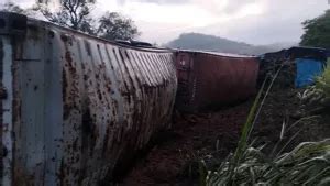 Carreta Carregada Caf Tomba Na Rodovia Br Marcelo Lopes