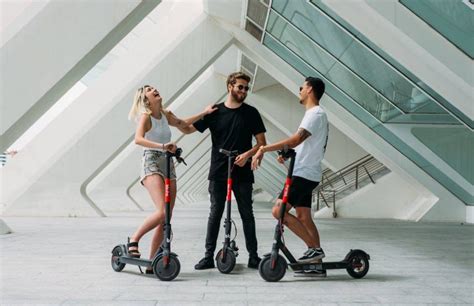 Llega A Valencia La Primera Red De Patinetes El Ctricos De Alquiler