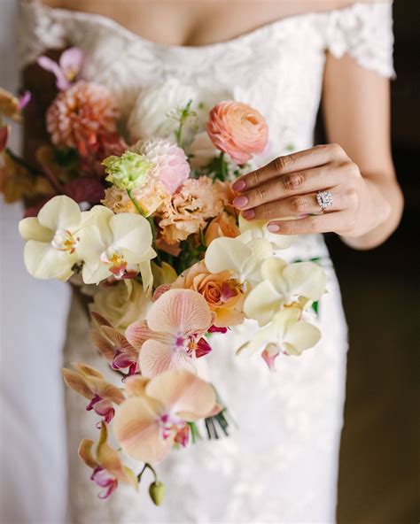 Annie Lee l Hawaii Wedding Florist on Instagram: "The uniquely colored