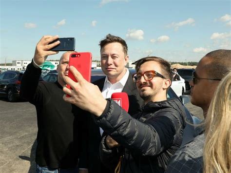 Tesla Gigafactory Elon Musk Besucht Baustelle In Grünheide