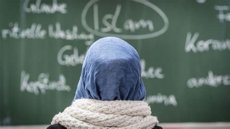 Hoofddoek Toch Toegestaan Voor Islamitische Leraressen In Berlijnse