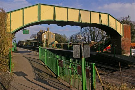 Footbridge Ropley Station © Ian Capper Cc By Sa20 Geograph