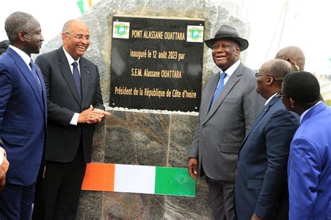 Le Chef de lÉtat a inauguré le pont reliant les communes de Cocody et