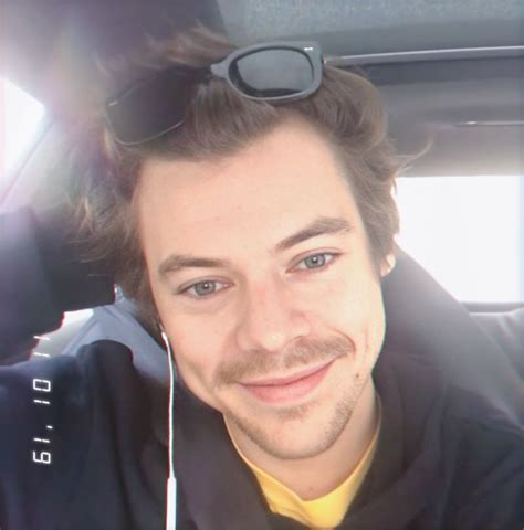 Harry Styles In 2020 Harry Styles Selfie Harry Styles Cute Harry Styles Pictures