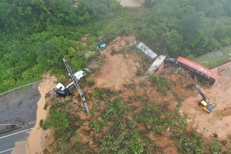 Equipes De Resgate Estimam Que H Desaparecidos No Deslizamento Na