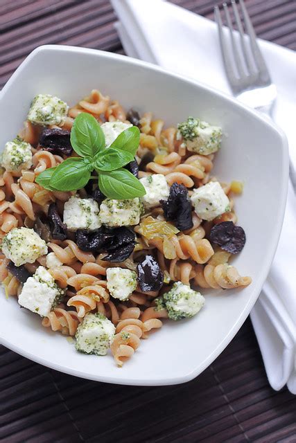 Saladpride Feta Pesto And Black Olives Pasta