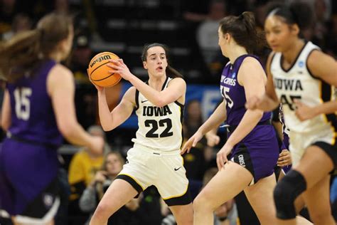 Caitlin Clark Iowa Vs Holy Cross Score And Live Updates Hawkeyes