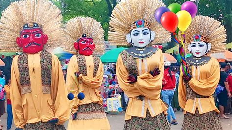 Seru Gavin Ketemu Ondel Ondel Keliling Joget Di Pasar Pagi Youtube