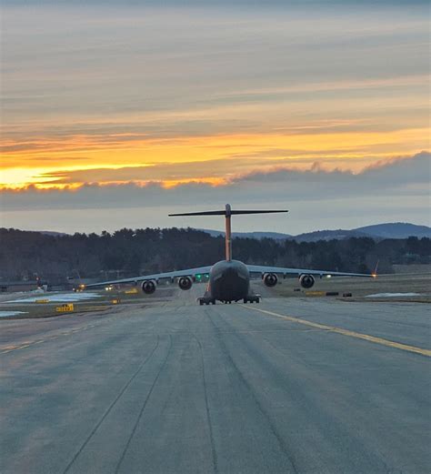 C-17 taxiing for takeoff : r/aviation