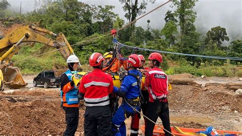 Rescuer MRT Semen Padang Latihan Gabungan Dengan Basarnas Di Puncak