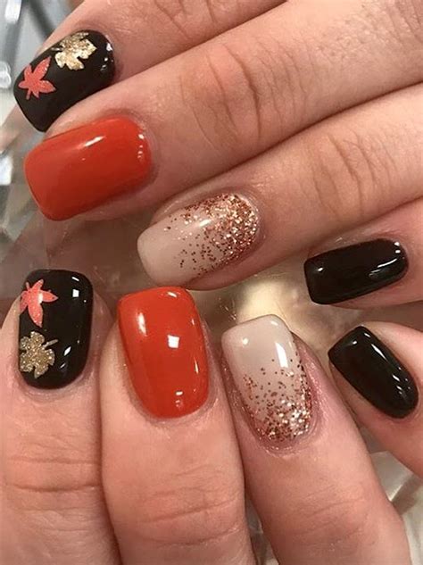 Discreet And Charming Ideas To Rock Glitter Nails This Fall Season