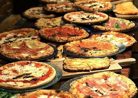 The BEST Hell's Kitchen Pizza Spots For a Life-Changing NYC Meal