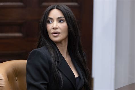 Galerie Foto Kim Kardashian Ntr O Rochie Ro Ie Cu Transparen E I