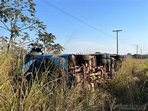 Motorista Dorme Ao Volante E Tomba Carreta Milho Na Ms Em