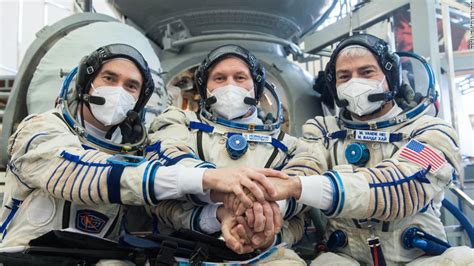 Lanzamiento De La Estaci N Espacial Astronautas Rusos Y Astronautas De