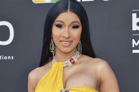 Cardi B Makes History As First Female Rapper To Have A Diamond