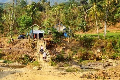 RIAUPAGI Jalan Rusak Di Inhu Sudah Diperbaiki Tapi Truk Odol