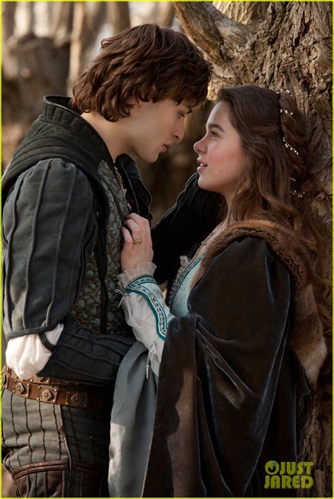 Hailee Steinfeld & Douglas Booth First Kiss in 'Romeo & Juliet ...