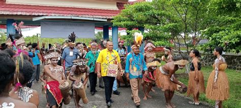 dewan adat byak dukung pasangan mari yo  pilkada papua kabarpapuaco