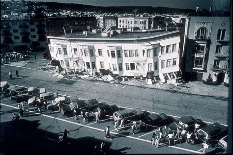 Scenes from the 1989 earthquake in the San Francisco Bay Area... Photo ...