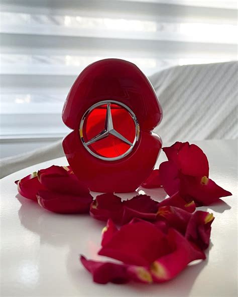 Mercedes Benz Woman In Red Mercedes Benz perfume a fragrância