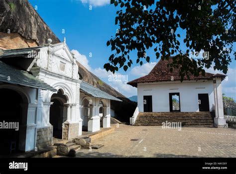 Dambulla Cave Temple Hi Res Stock Photography And Images Alamy