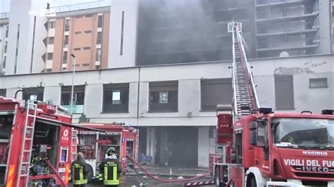 Roma Un Morto In Un Esplosione In Una Palazzina Video Sky