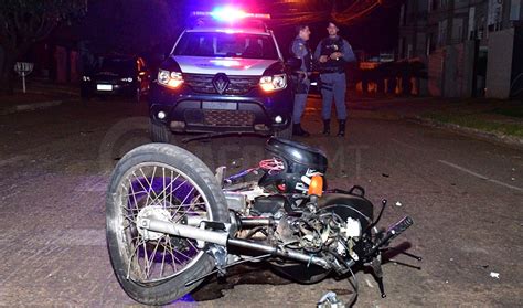 Motociclista De Anos Atingido Ap S Caminhonete Invadir Preferencial