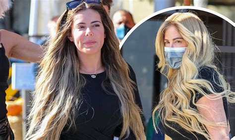 Brielle Biermann Flashes Her Abs In Black Crop Top During Lunch Date