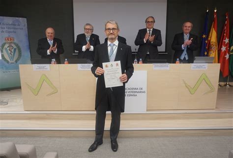 Ángel Salvador ingresa como Académico de Número de la Real Academia de