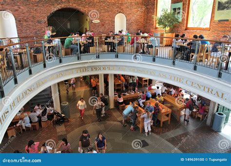 Faneuil Hall Market editorial image. Image of crowd - 149639100