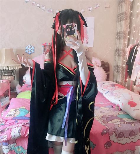 Hot girl Tik Tok Trung Quốc nửa triệu followers bị bóc mẽ mặt giả gia thế giả