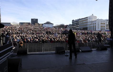 Iceland Pm Katrín Jakobsdóttir Joins Thousands Of Women On Strike