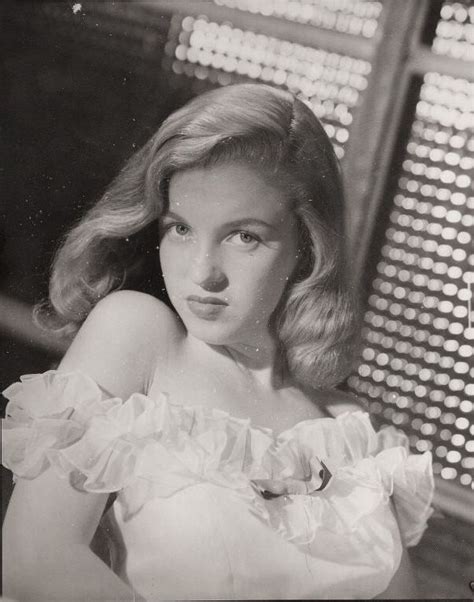 1946 Portraits Of The Young Marilyn Monroe For The Blue Book Model