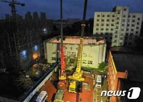 중국 중학교 체육관 지붕 붕괴최소 10명 사망 네이트 뉴스