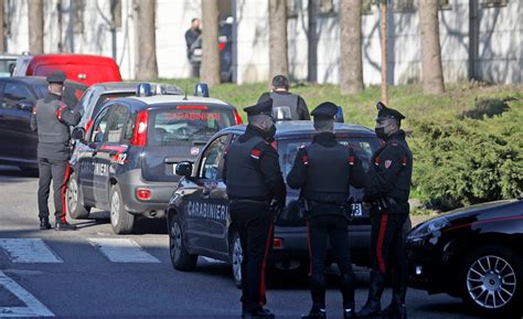 Rho Barricato In Casa Dopo Gli Spari Il Medico Indagato Ma In Libert