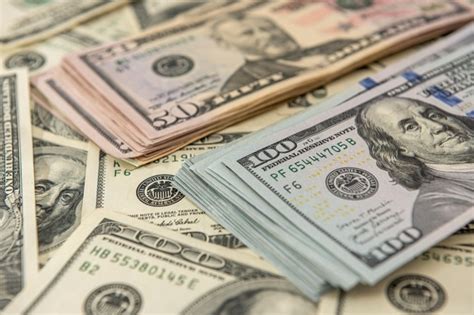 Por que o dólar está caindo Entenda se a queda vai durar