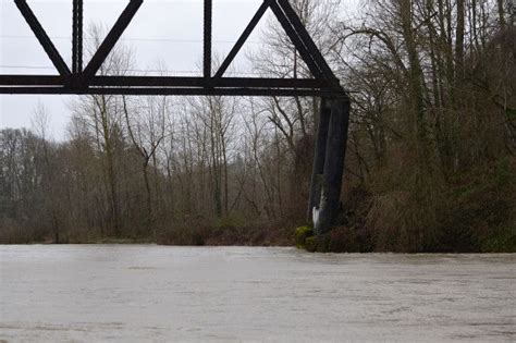 Old Clackamas River Bridge At Gladstone Tilting The Columbian