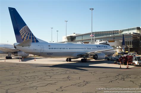 United Airlines 737 900