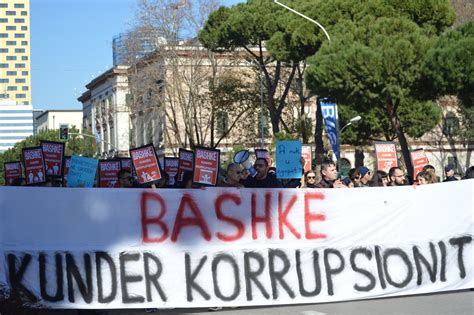 Korrupsion Pastrim Parash E Kulla L Vizja Bashk Proteston N Tiran